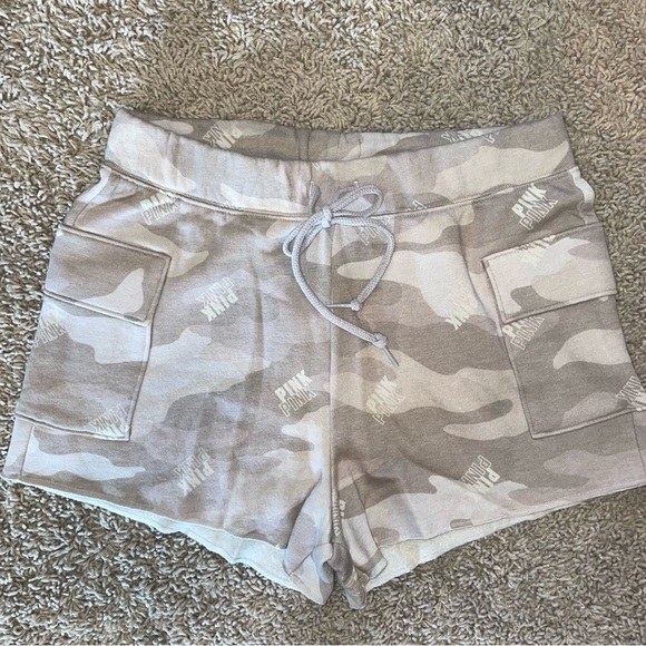 Victoria’s Secret PINK Boyfriend Lounge Shorts Tan Gray Camo Size Medium - Picture 1 of 9